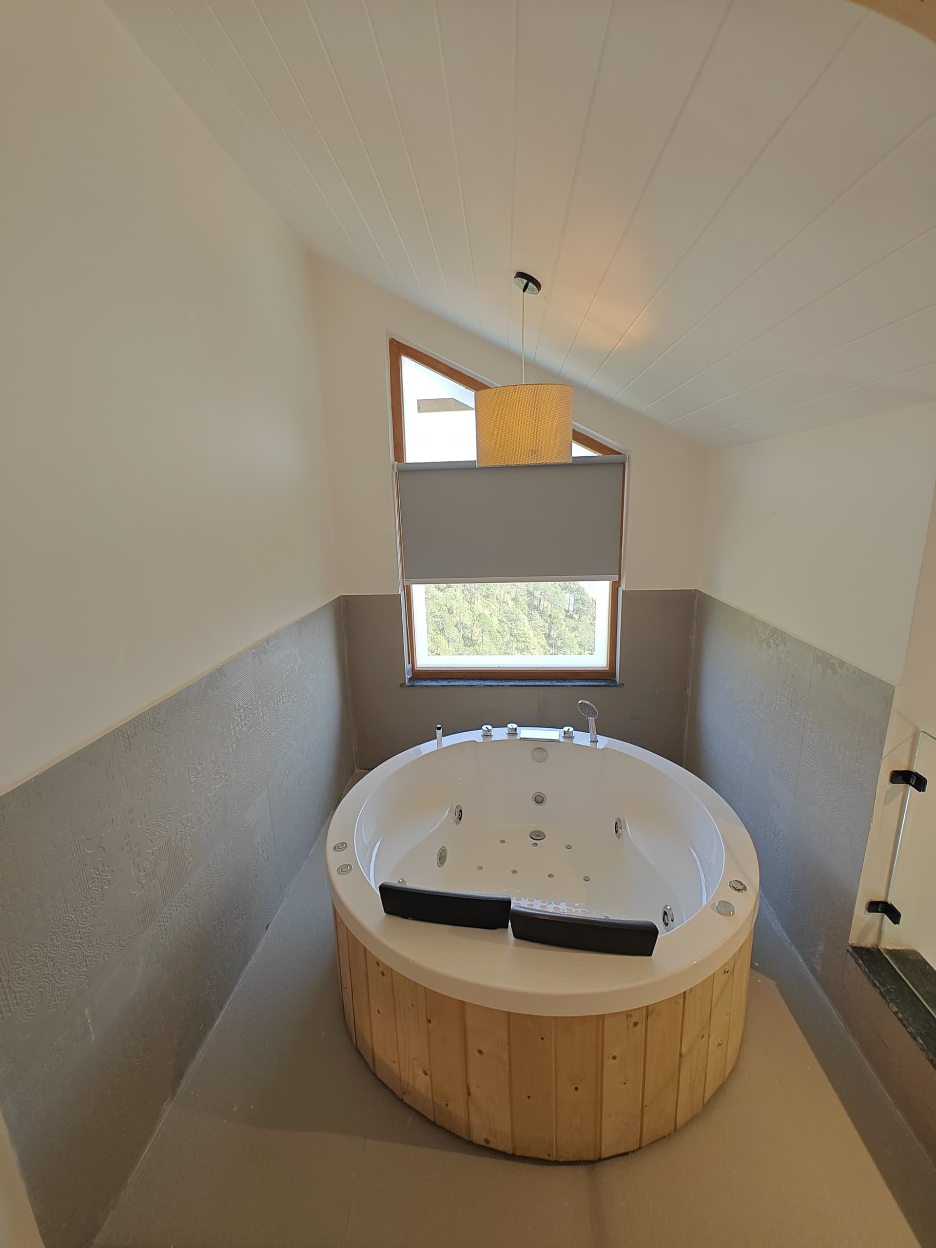 Luxury Room with Jacuzzi - Image 2